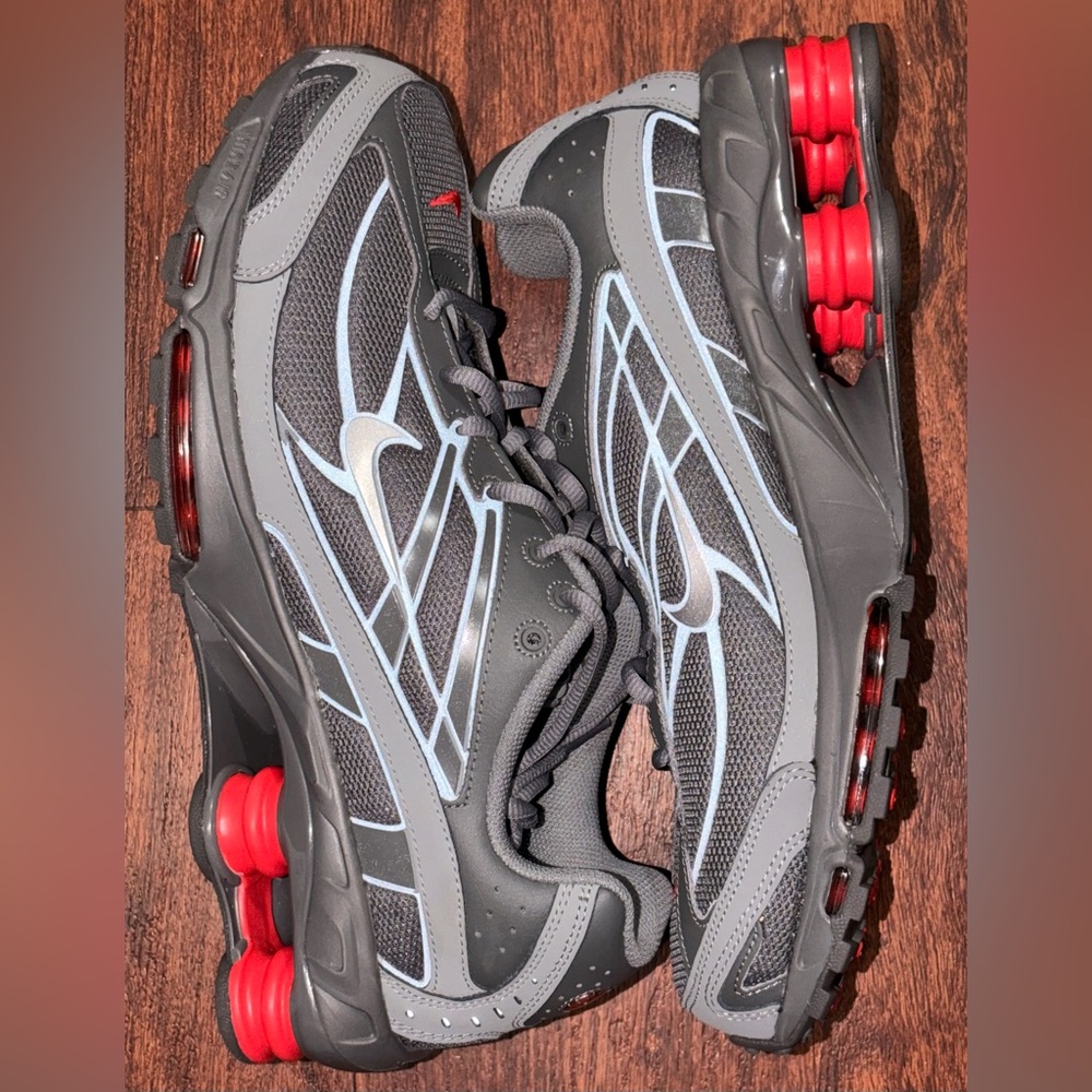Nike size 11.5 shox new shoes